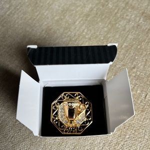 VINTAGE (1994-1995) AVON HONOR SOCIETY FEMALE PIN